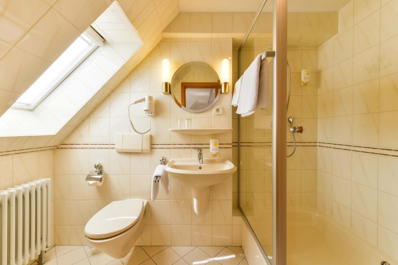Jauch'S Loewen Hotel-Restaurant Neuershausen Buitenkant foto