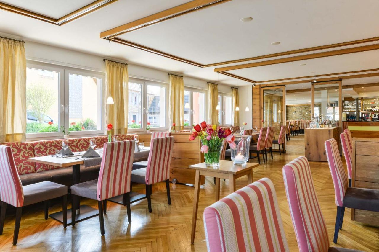 Jauch'S Loewen Hotel-Restaurant Neuershausen Buitenkant foto